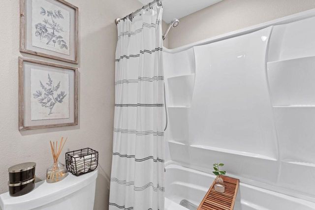 W271N4780 Greenhill COURT, Pewaukee, WI 53072