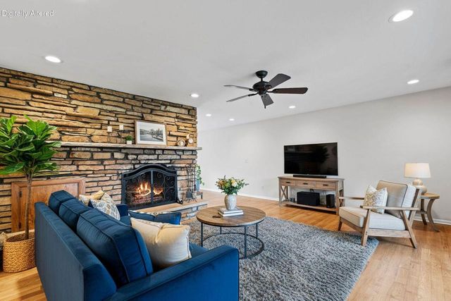 W271N4780 Greenhill COURT, Pewaukee, WI 53072