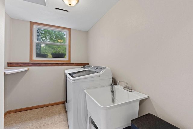 W271N4780 Greenhill COURT, Pewaukee, WI 53072