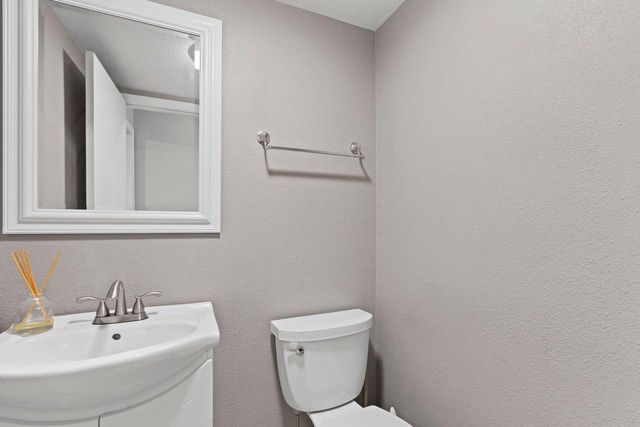 W271N4780 Greenhill COURT, Pewaukee, WI 53072