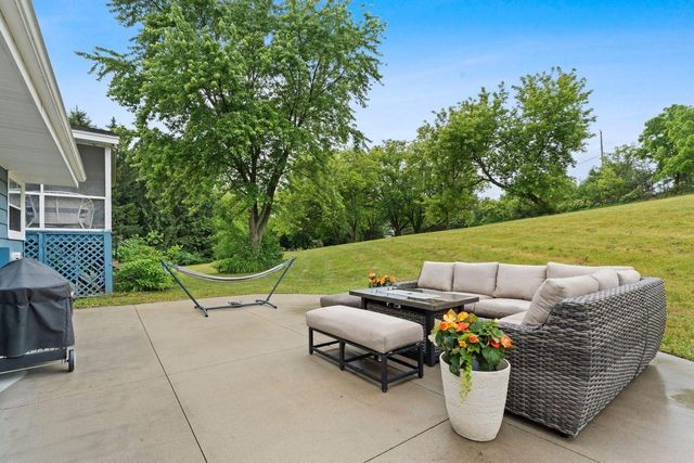 W271N4780 Greenhill COURT, Pewaukee, WI 53072