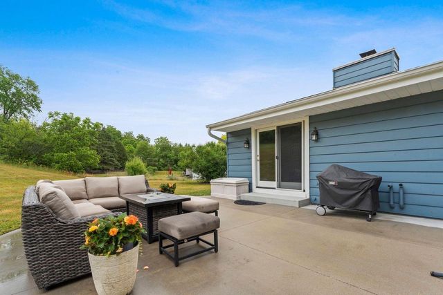 W271N4780 Greenhill COURT, Pewaukee, WI 53072