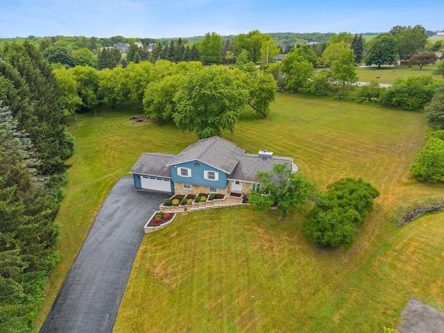 W271N4780 Greenhill COURT, Pewaukee, WI 53072