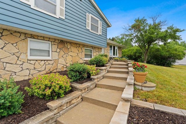 W271N4780 Greenhill COURT, Pewaukee, WI 53072