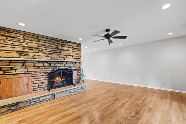 W271N4780 Greenhill COURT, Pewaukee, WI 53072