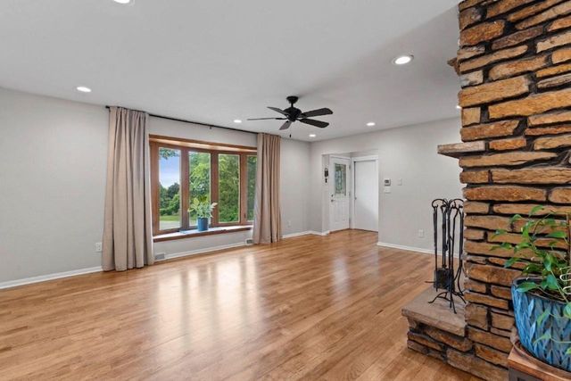 W271N4780 Greenhill COURT, Pewaukee, WI 53072