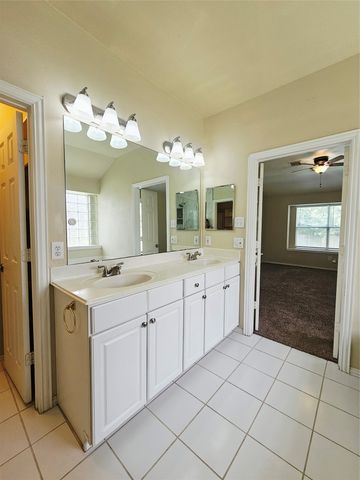 4328 Stone Hollow Way, Fort Worth, TX 76040