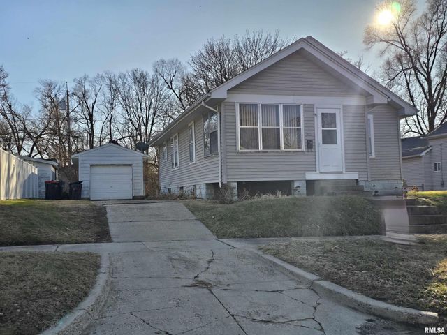1022 MARKET Street, Pekin, IL 61554
