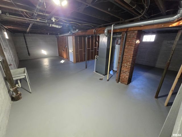 1022 MARKET Street, Pekin, IL 61554