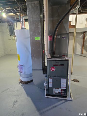 1022 MARKET Street, Pekin, IL 61554