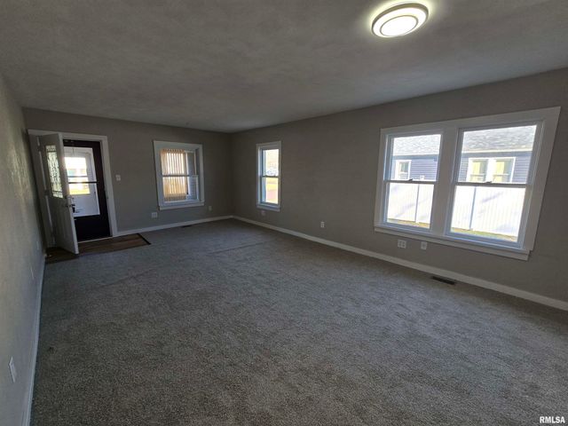 1022 MARKET Street, Pekin, IL 61554