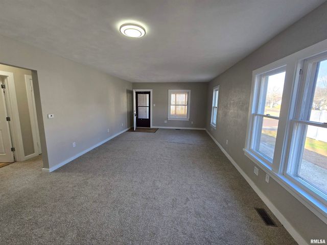 1022 MARKET Street, Pekin, IL 61554