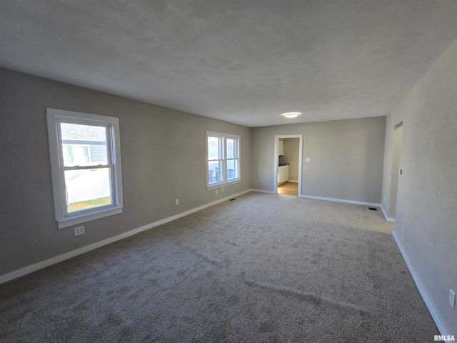 1022 MARKET Street, Pekin, IL 61554