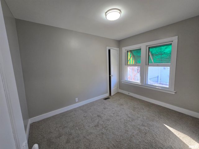 1022 MARKET Street, Pekin, IL 61554