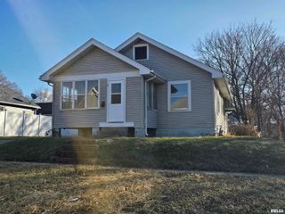 1022 MARKET Street, Pekin, IL 61554