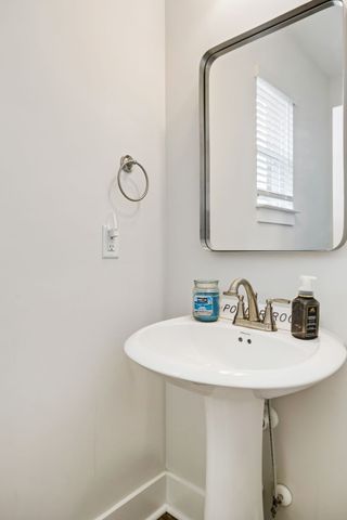 301 Booker Dr, Gallatin, TN 37066