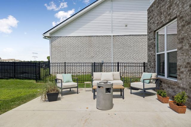 301 Booker Dr, Gallatin, TN 37066