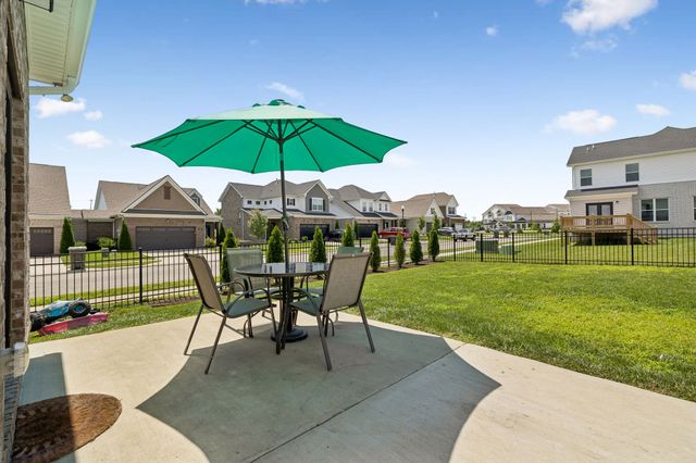 301 Booker Dr, Gallatin, TN 37066