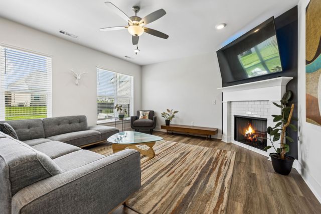 301 Booker Dr, Gallatin, TN 37066