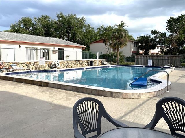 1610 58TH AVENUE S 6, St Petersburg, FL 33712