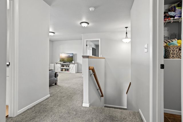 833 Albert Drive W, West Fargo, ND 58078