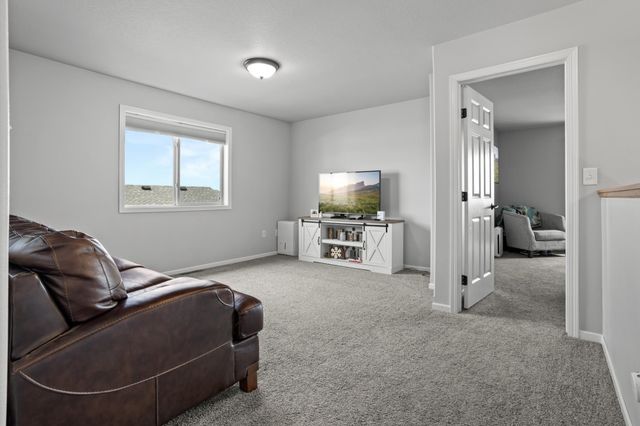 833 Albert Drive W, West Fargo, ND 58078