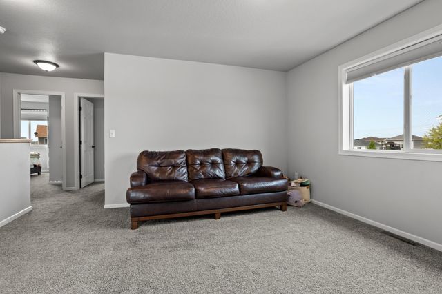 833 Albert Drive W, West Fargo, ND 58078