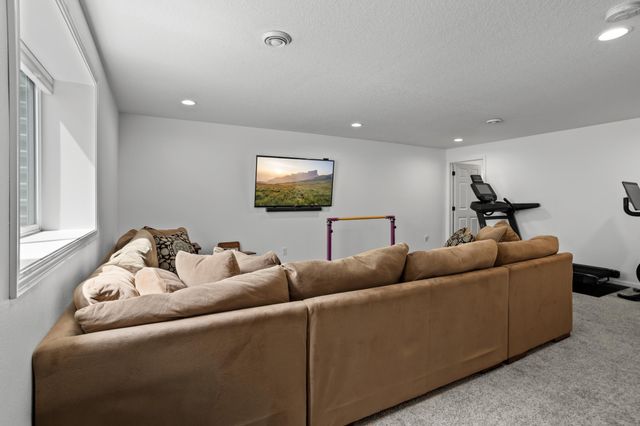 833 Albert Drive W, West Fargo, ND 58078