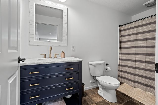 833 Albert Drive W, West Fargo, ND 58078