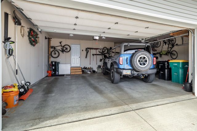 833 Albert Drive W, West Fargo, ND 58078