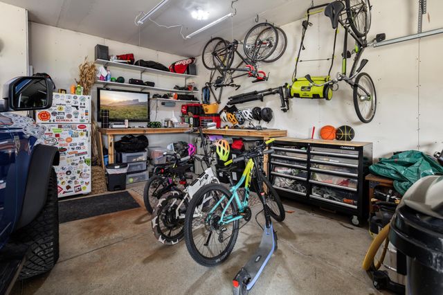 833 Albert Drive W, West Fargo, ND 58078