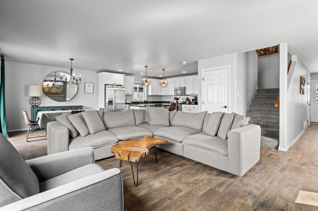 833 Albert Drive W, West Fargo, ND 58078