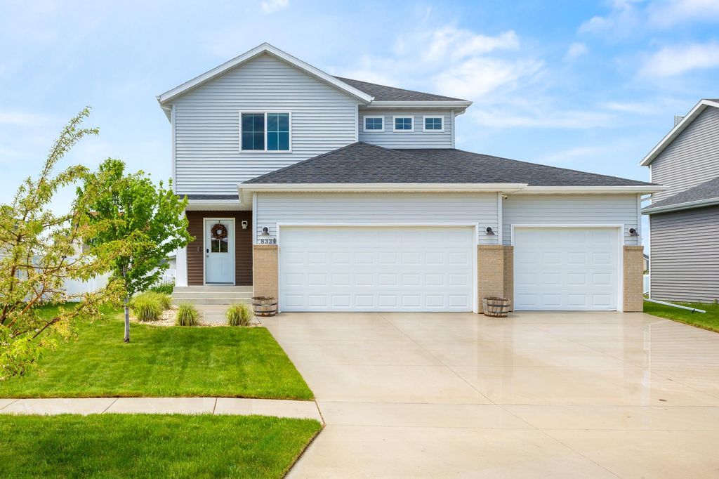 833 Albert Drive W, West Fargo, ND 58078