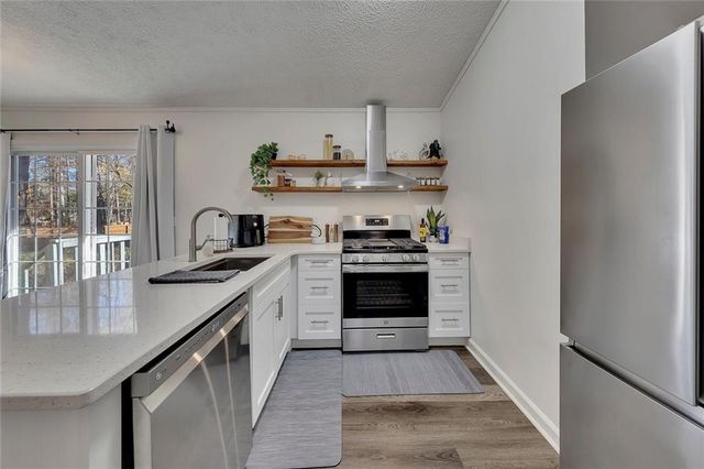 3256 Stonewall NW Drive, Kennesaw, GA 30152