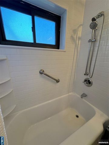 411 Park 2J, Fort Lee, NJ 07024