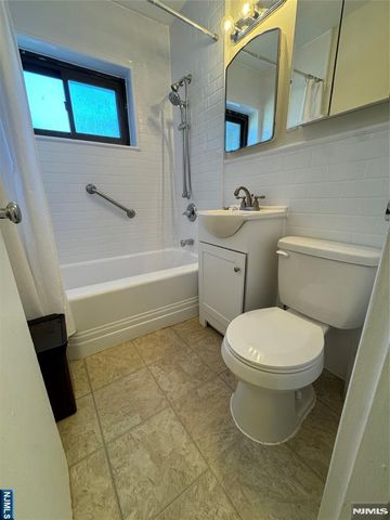 411 Park 2J, Fort Lee, NJ 07024