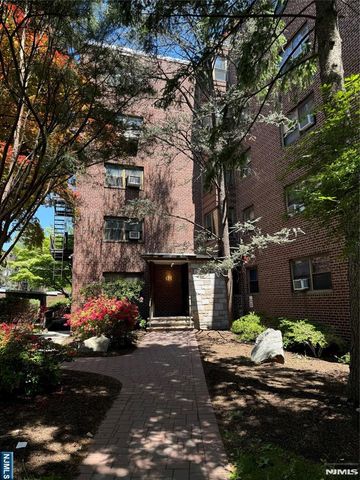 411 Park 2J, Fort Lee, NJ 07024
