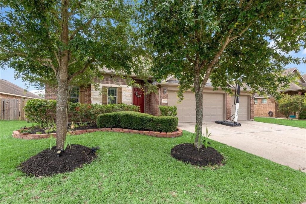 11619 Beckton Cypress Drive, Tomball, TX 77377