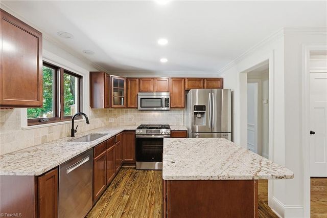 1920 Robinhood Road, Winston-salem, NC 27104