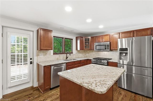 1920 Robinhood Road, Winston-salem, NC 27104