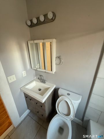 65 Linsley Avenue 2nd floor, Meriden, CT 06451