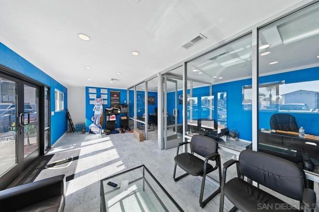 7480 El Cajon Blvd, La Mesa, CA 91942