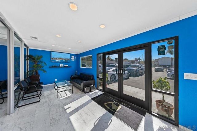 7480 El Cajon Blvd, La Mesa, CA 91942