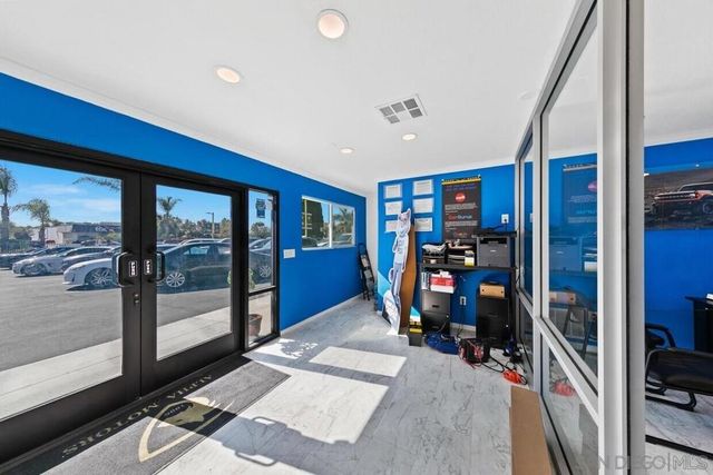 7480 El Cajon Blvd, La Mesa, CA 91942