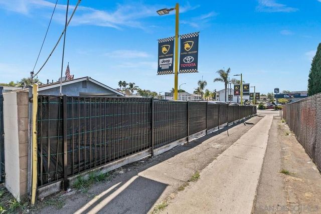 7480 El Cajon Blvd, La Mesa, CA 91942