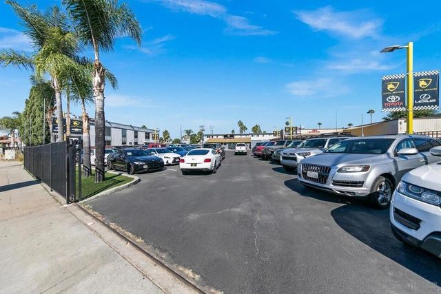7480 El Cajon Blvd, La Mesa, CA 91942