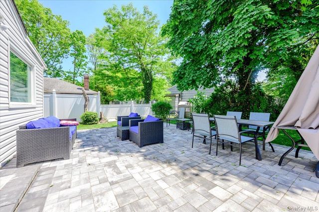 534 Allen Road, Woodmere, NY 11598