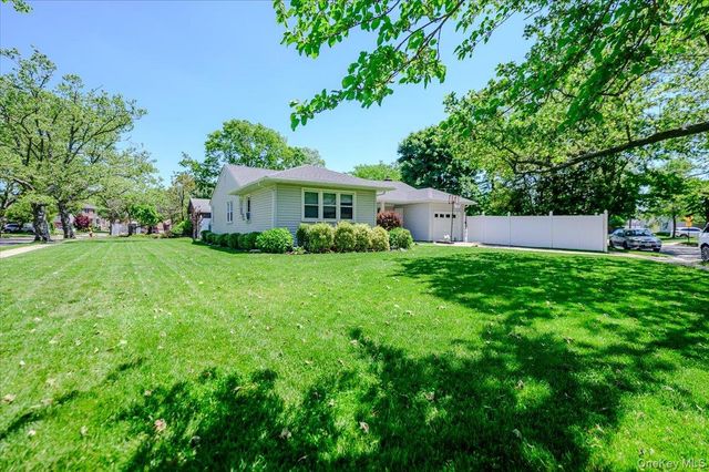 534 Allen Road, Woodmere, NY 11598