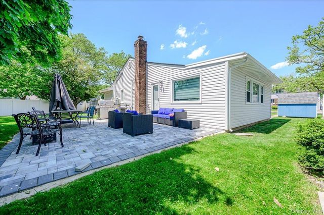 534 Allen Road, Woodmere, NY 11598