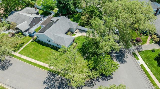 534 Allen Road, Woodmere, NY 11598